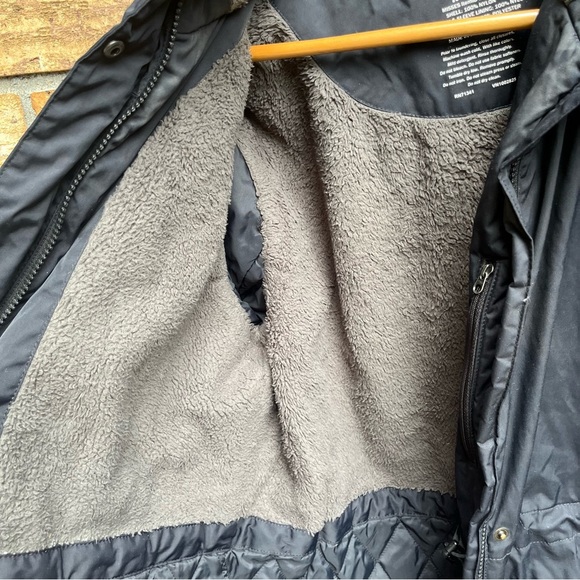 L.L. Bean Black Ski & Snow Jacket - Picture 3 of 4